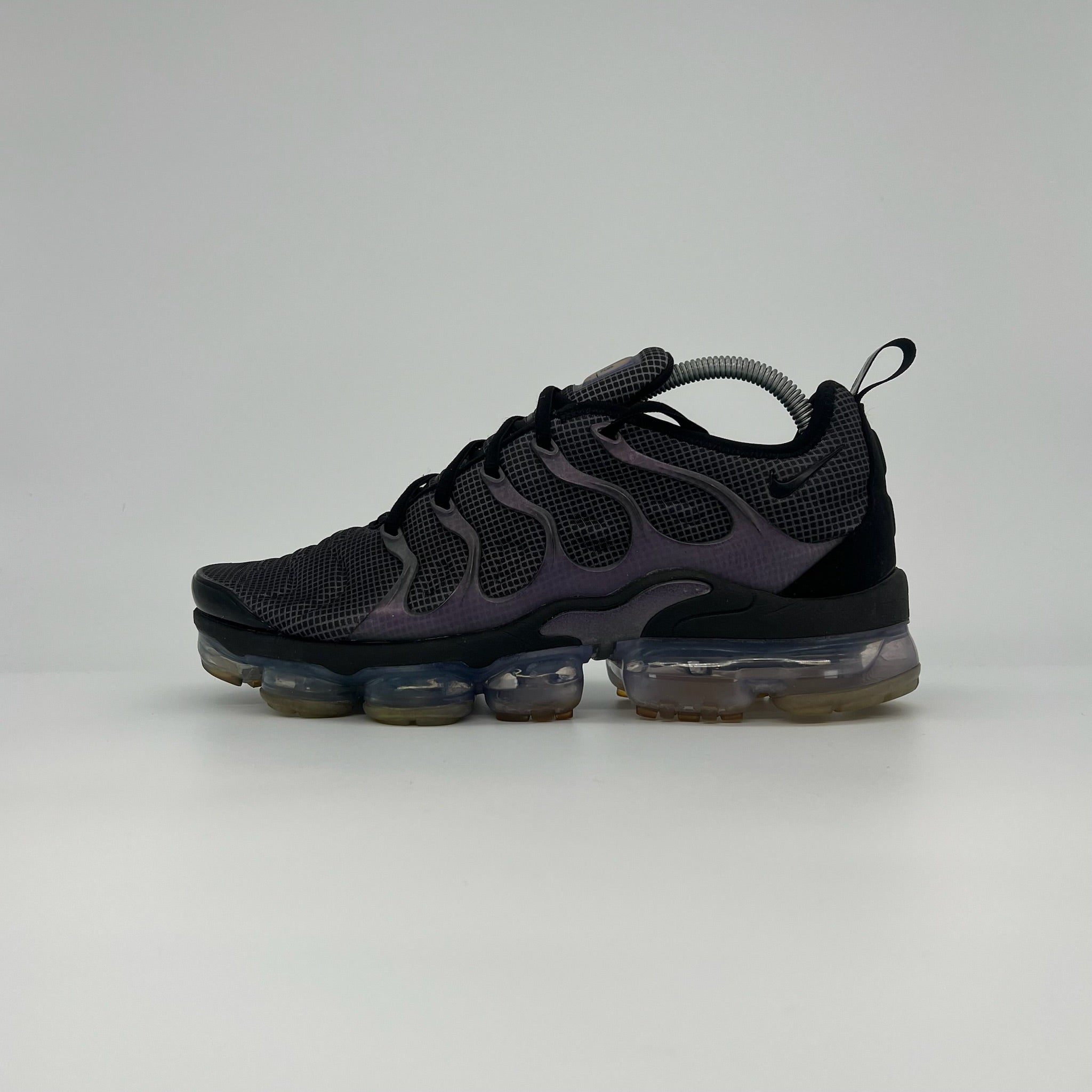 vapormax plus black and gray